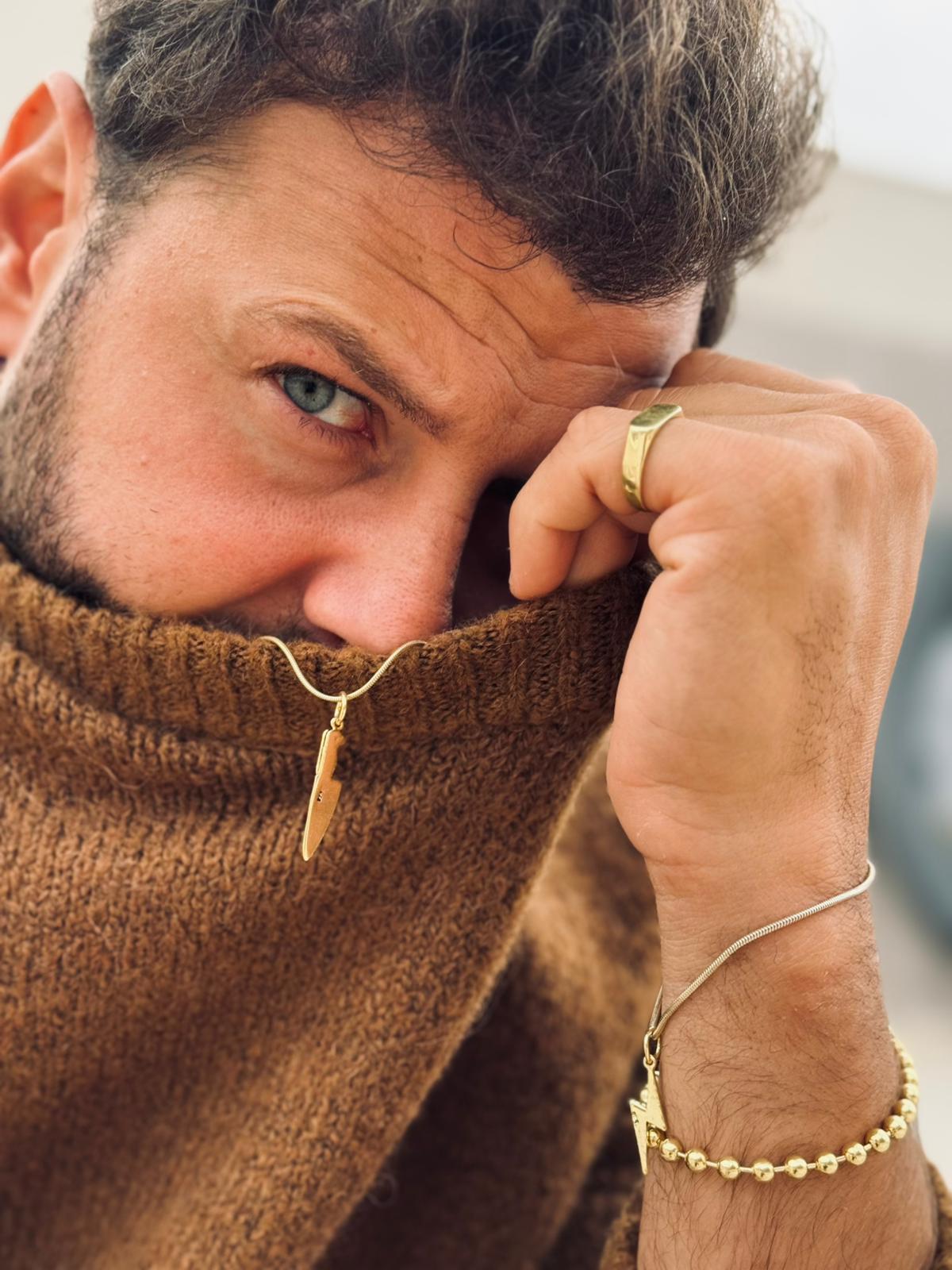 Altın Bıçak Figür Erkek Kolye